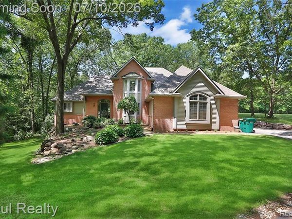 7725 Partridge Hill Drive, Hamburg Twp, MI 48116