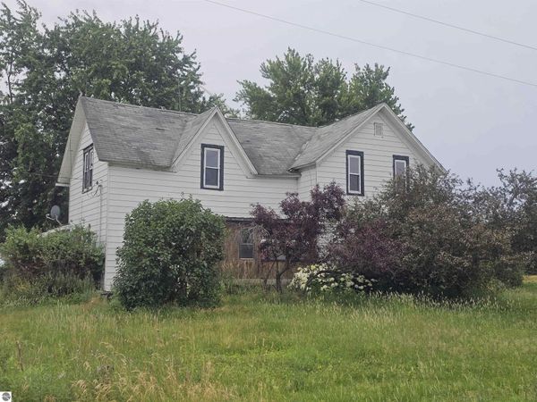 2353 Rosebush Road W, Weidman, MI 48893
