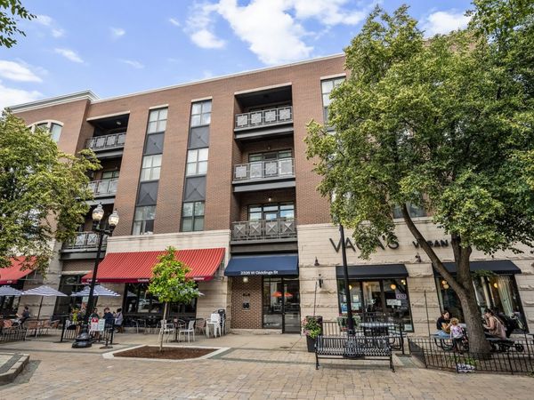 2326 W Giddings Street , Unit 302, Chicago, IL 60625