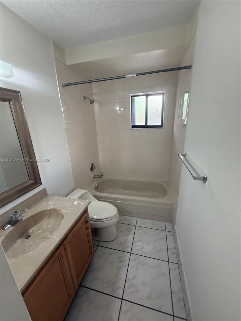 8625 NW 8th St , Unit 420, Miami, FL 33126 Photo
