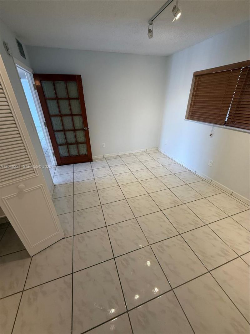 8625 NW 8th St , Unit 420, Miami, FL 33126 Photo