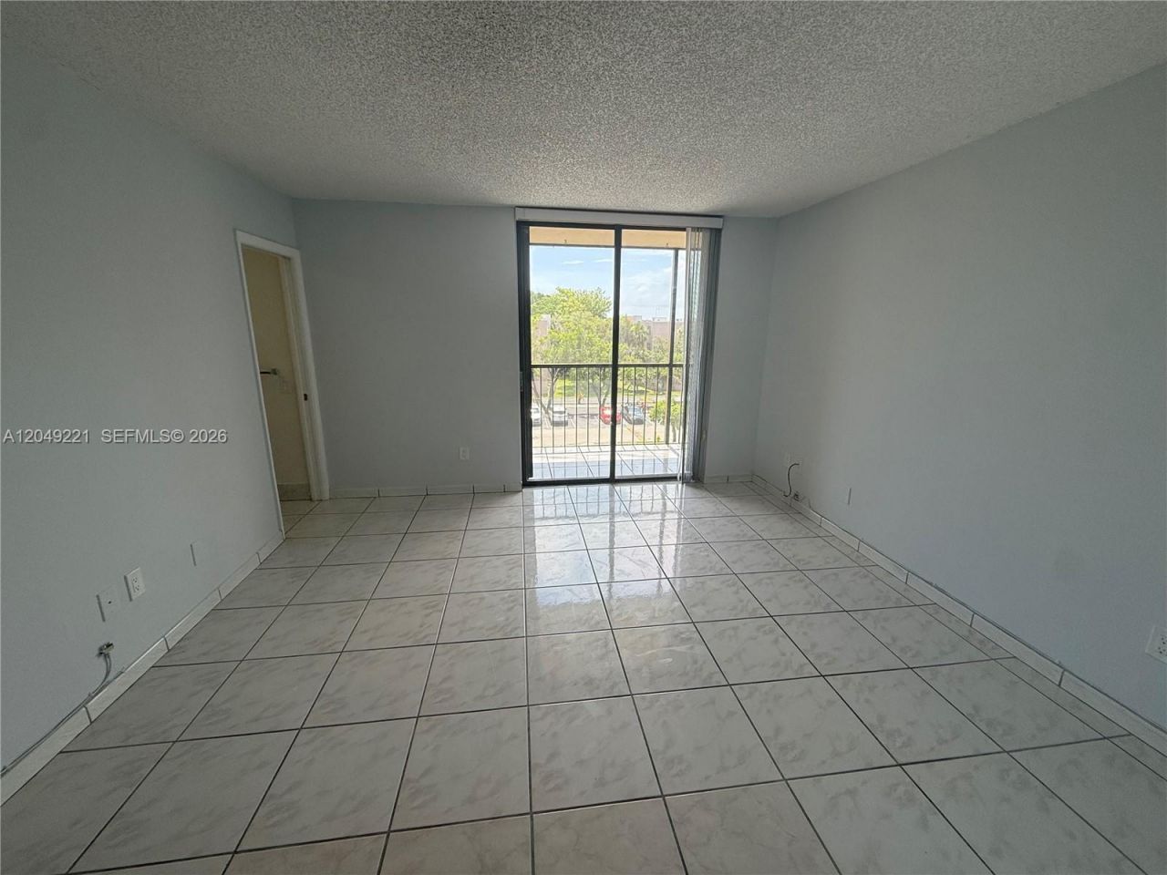 8625 NW 8th St , Unit 420, Miami, FL 33126 Photo