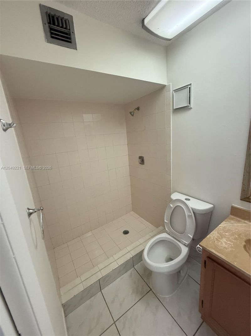 8625 NW 8th St , Unit 420, Miami, FL 33126 Photo