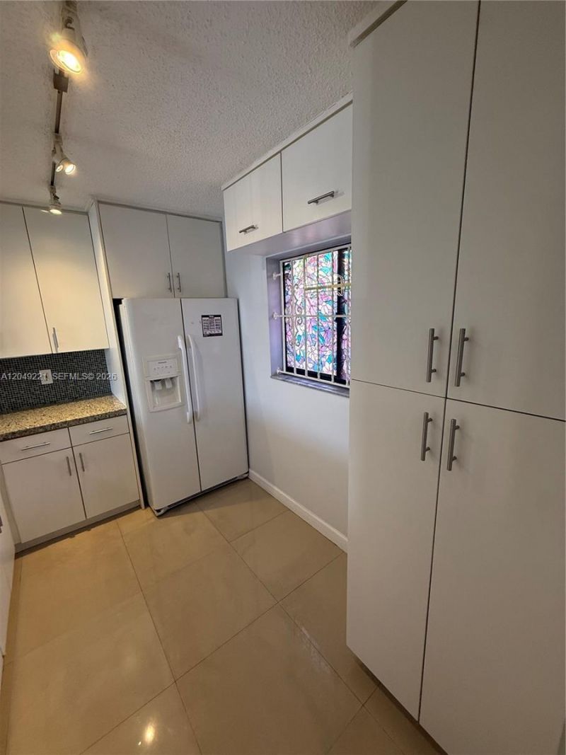 8625 NW 8th St , Unit 420, Miami, FL 33126 Photo