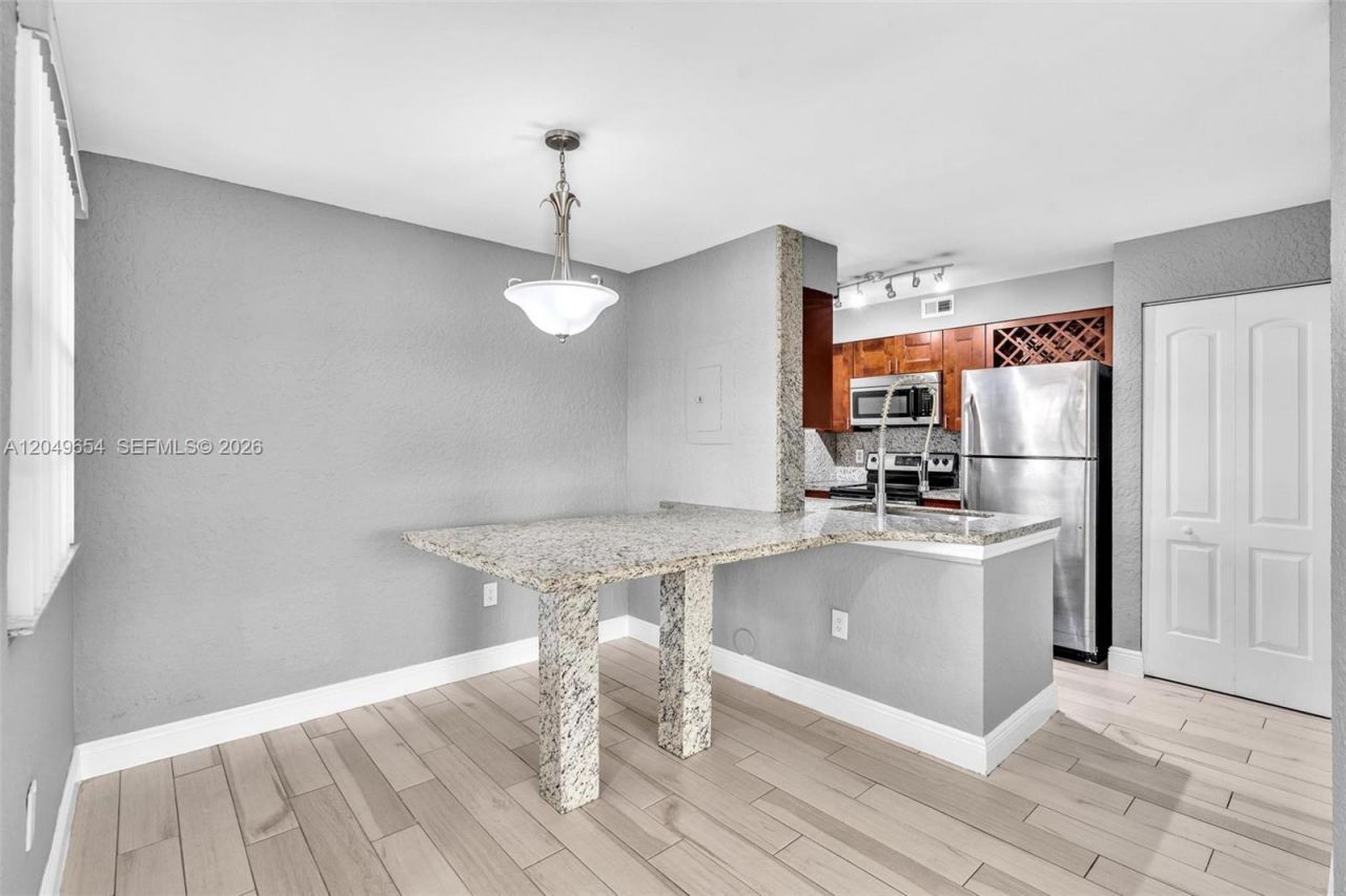 2851 N Oakland Forest Dr, Unit 111, Oakland Park, FL 33309 Main Photo