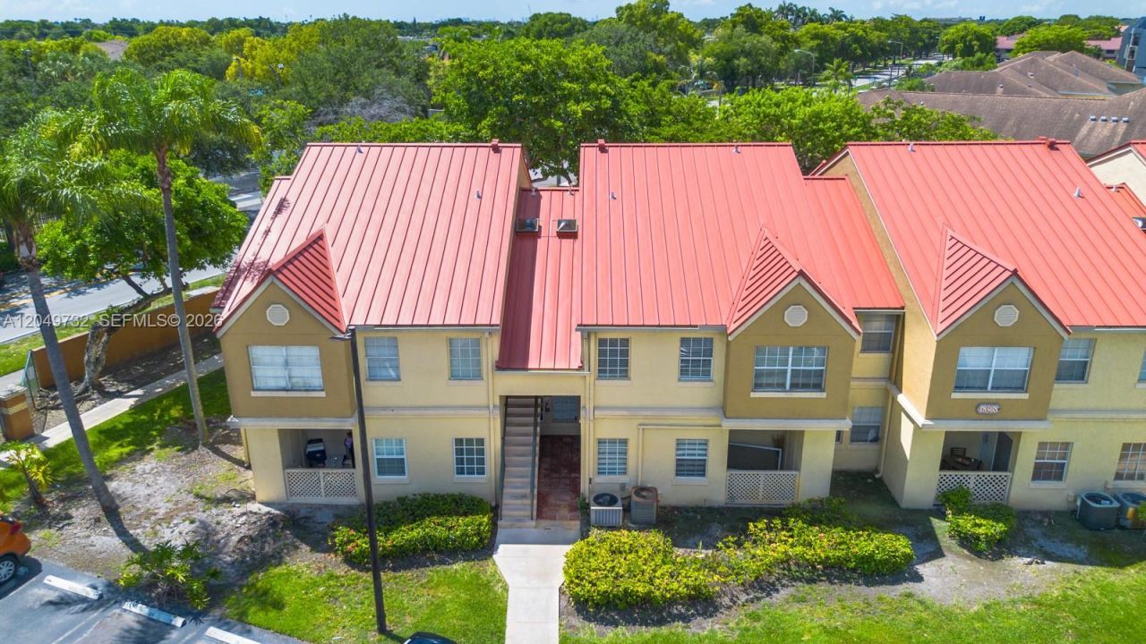 18308 NW 68th Ave , Unit B, Hialeah, FL 33015 Photo
