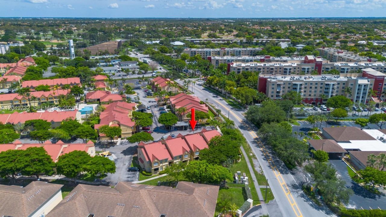 18308 NW 68th Ave , Unit B, Hialeah, FL 33015 Photo