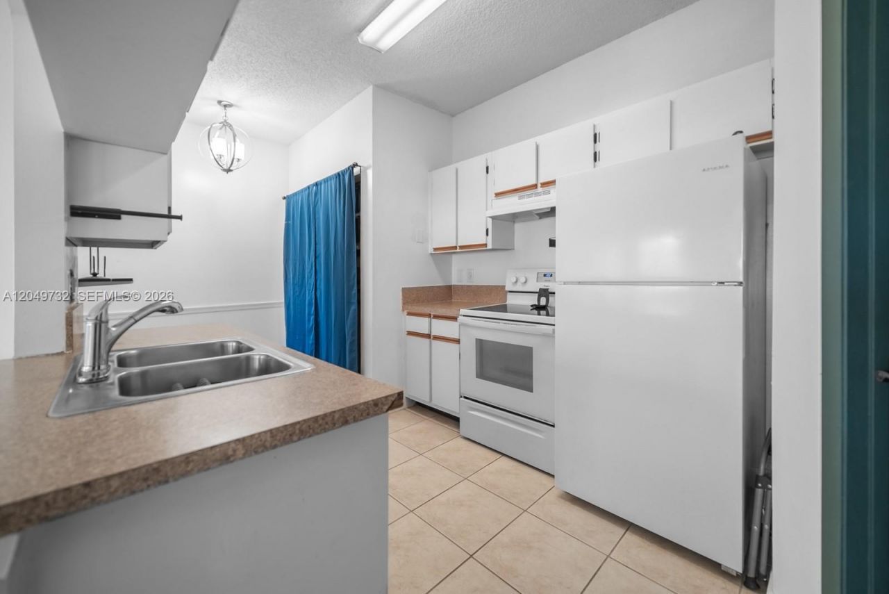 18308 NW 68th Ave , Unit B, Hialeah, FL 33015 Photo