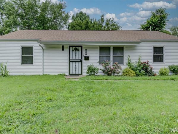 9765 Vickie Place, St Louis, MO 63136