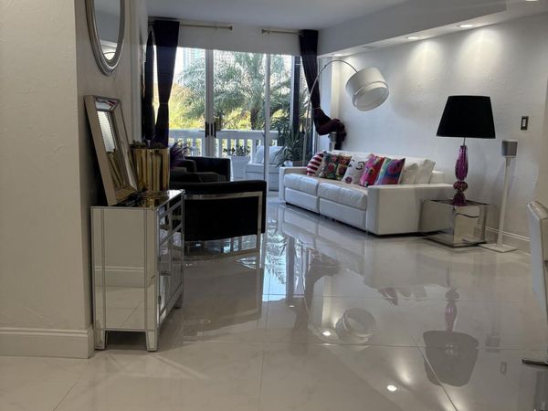 1000 E Island Boulevard, Unit 305, Aventura, FL 33160