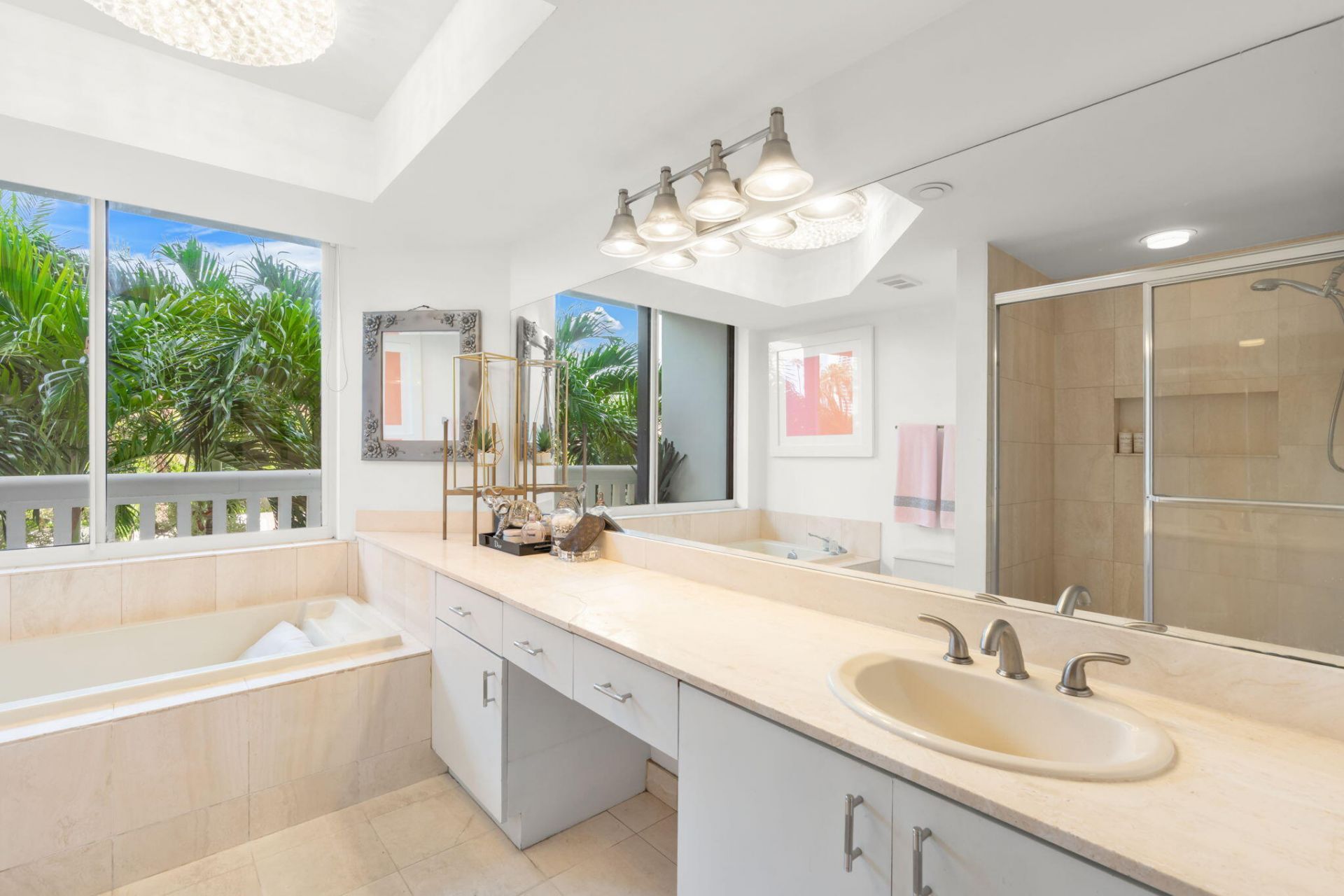 1000 E Island Boulevard, Unit 305, Aventura, FL 33160 Photo