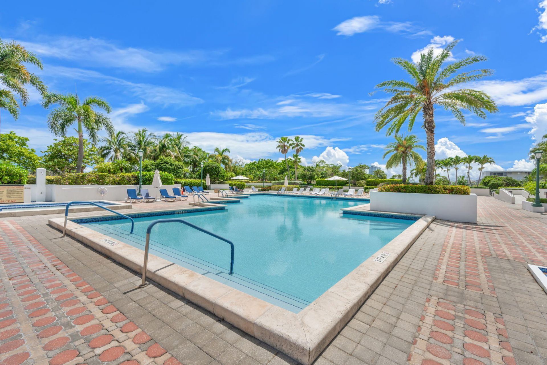 1000 E Island Boulevard, Unit 305, Aventura, FL 33160 Photo