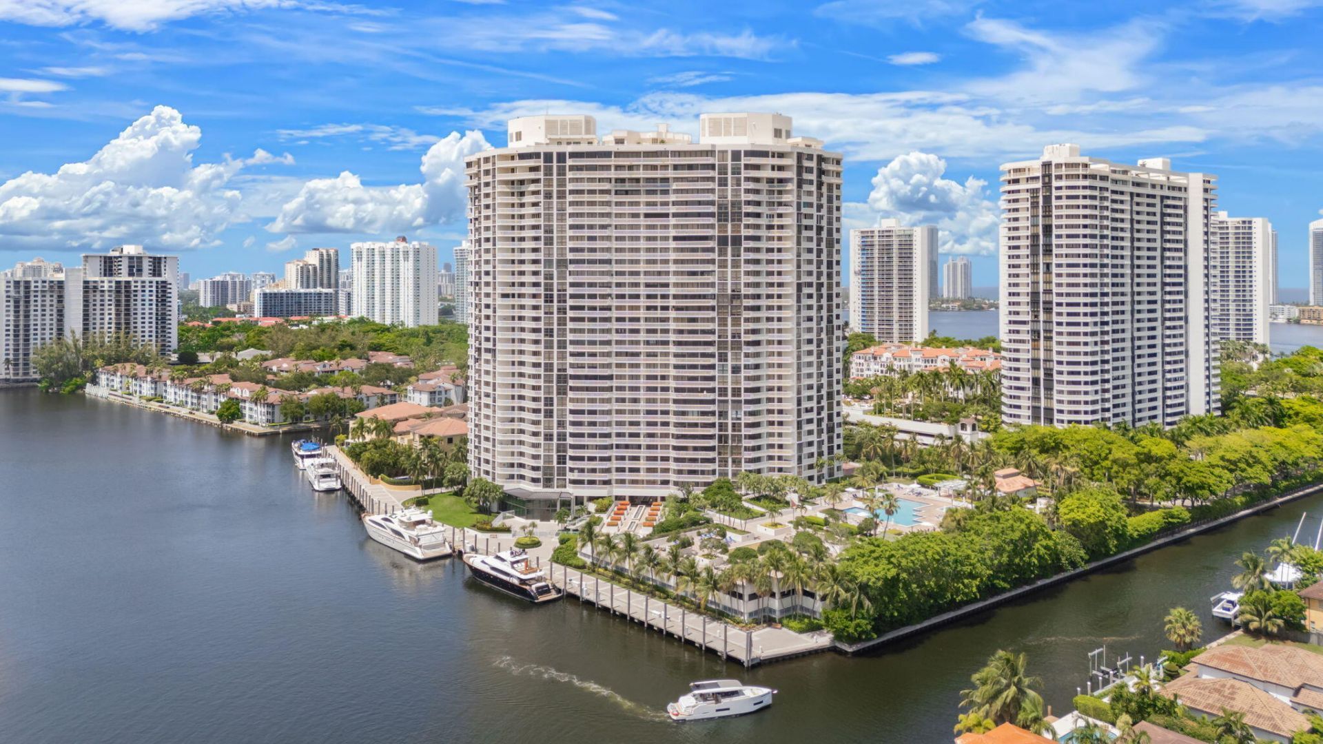 1000 E Island Boulevard, Unit 305, Aventura, FL 33160 Photo