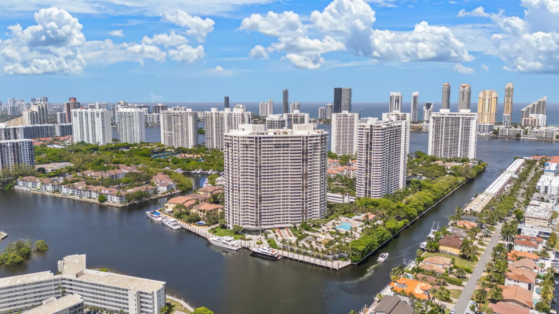 1000 E Island Boulevard, Unit 305, Aventura, FL 33160 Photo