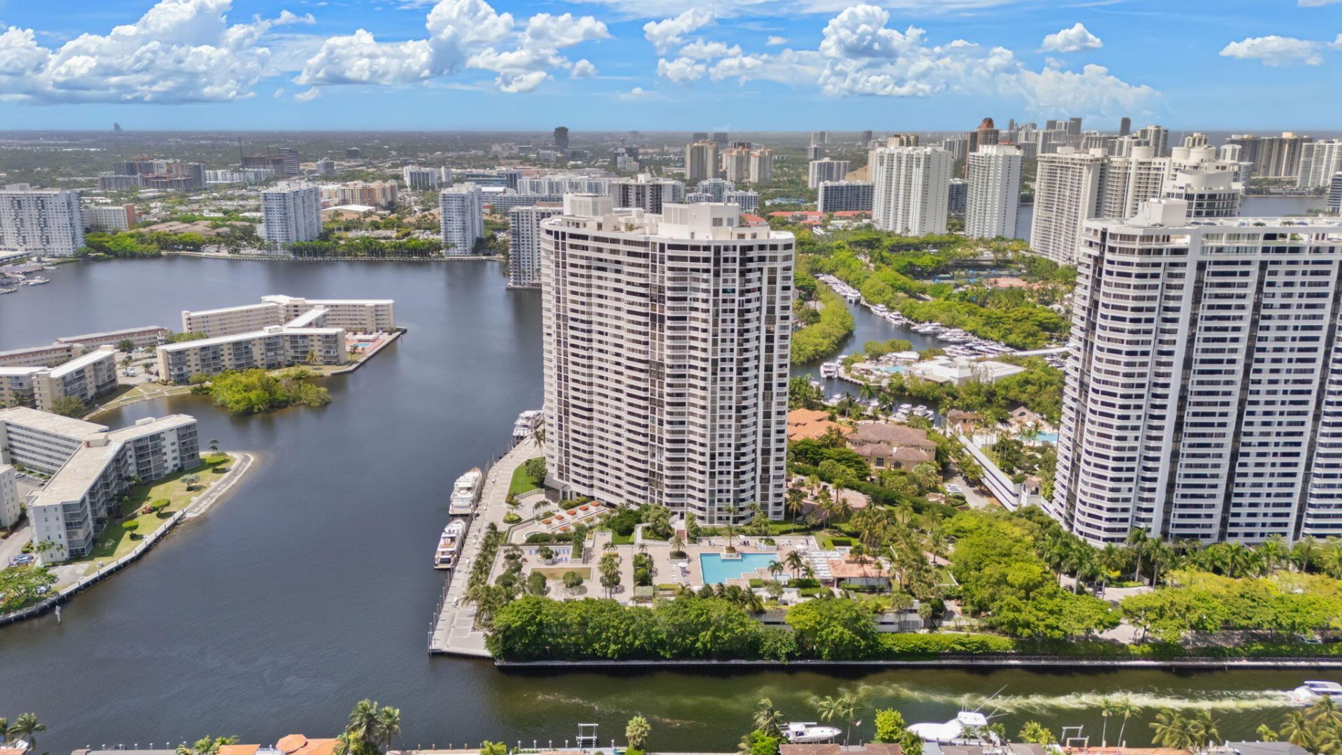1000 E Island Boulevard, Unit 305, Aventura, FL 33160 Photo