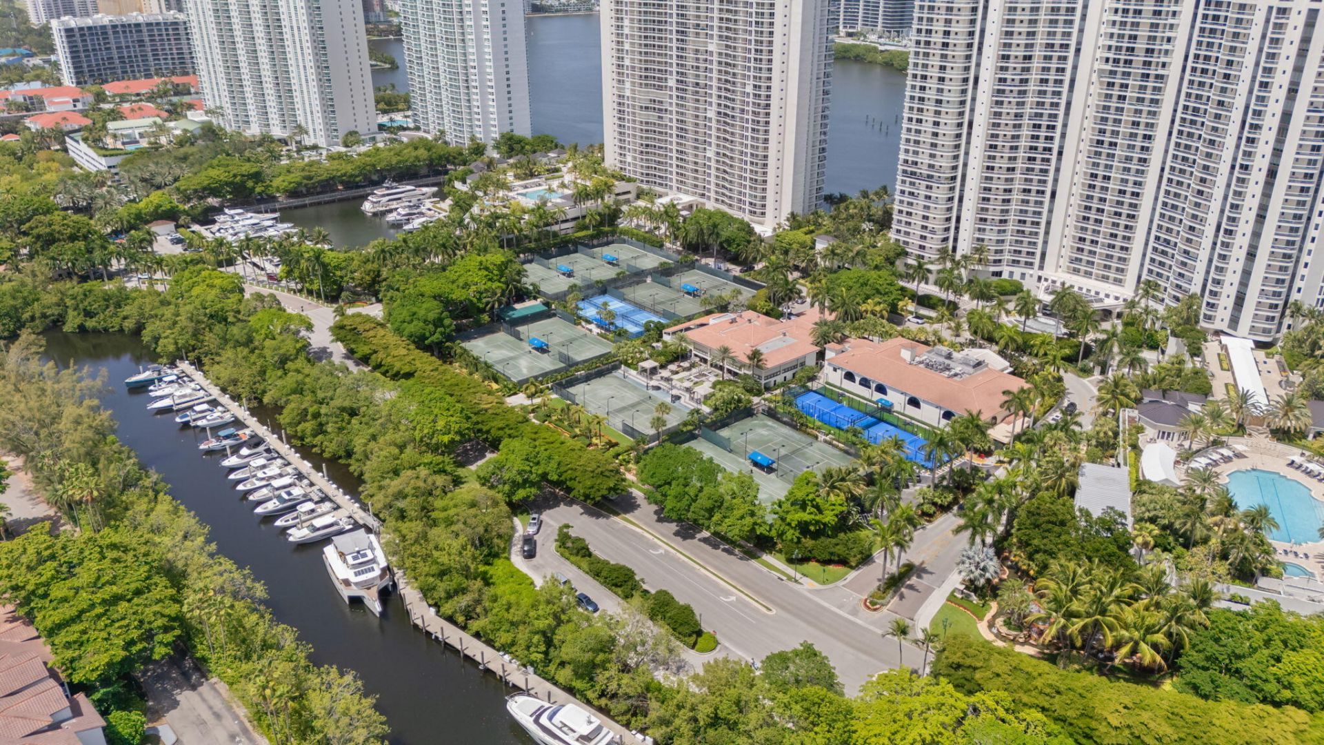 1000 E Island Boulevard, Unit 305, Aventura, FL 33160 Photo