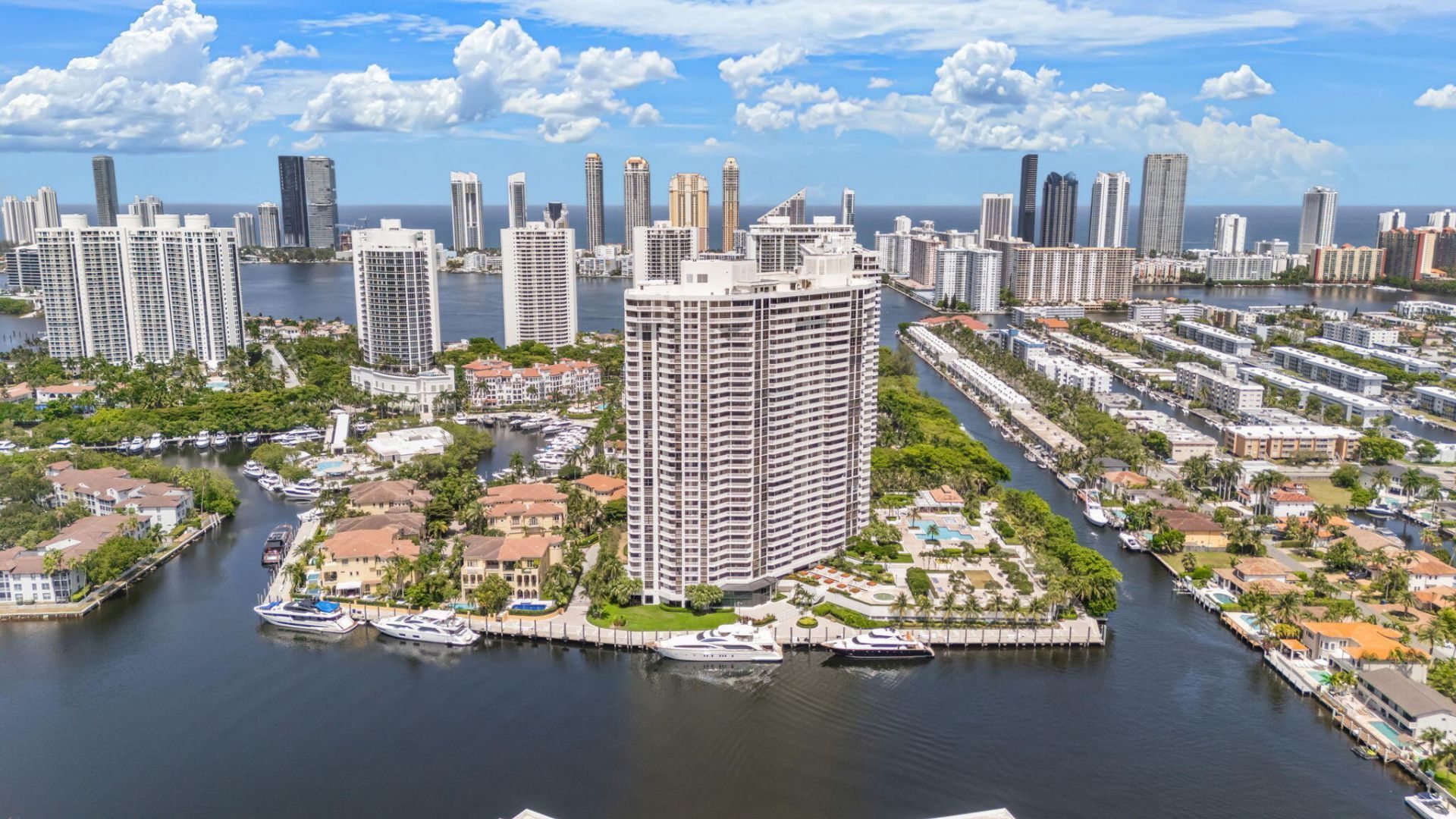 1000 E Island Boulevard, Unit 305, Aventura, FL 33160 Photo