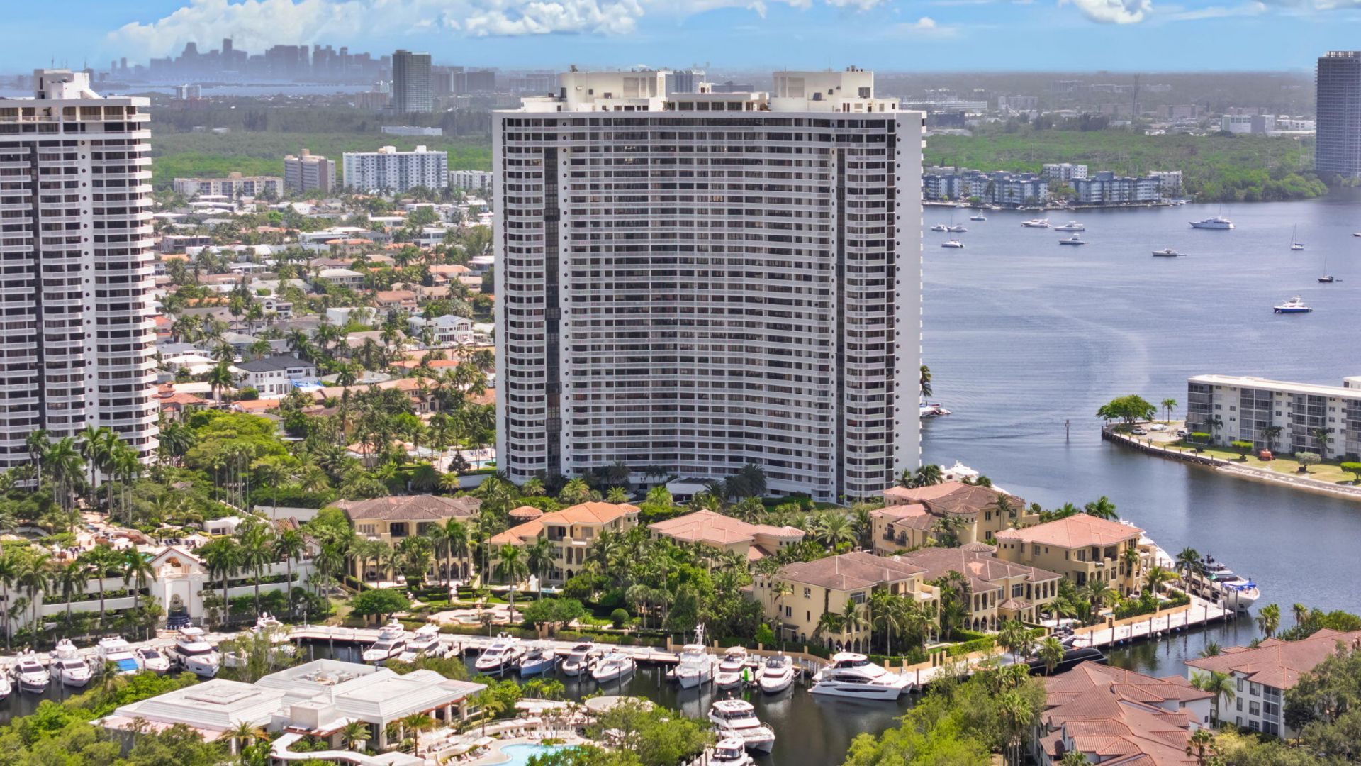 1000 E Island Boulevard, Unit 305, Aventura, FL 33160 Photo