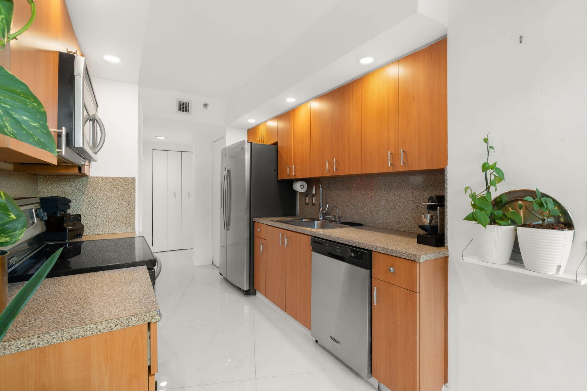 1000 E Island Boulevard, Unit 305, Aventura, FL 33160 Photo