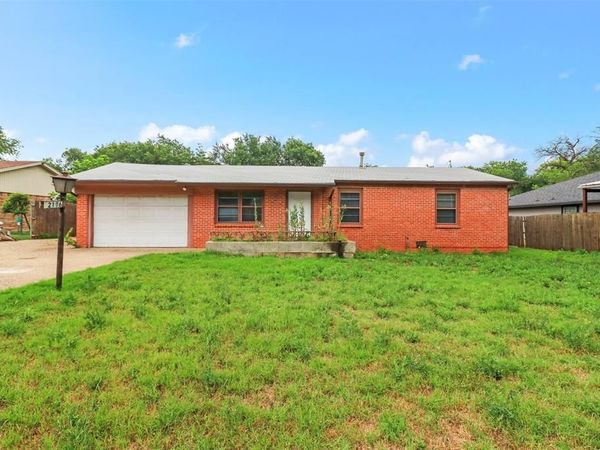 2116 Andover Street , Fort Worth, TX 76114