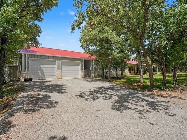 125 Rolling Hills Boulevard , Alvord, TX 76225