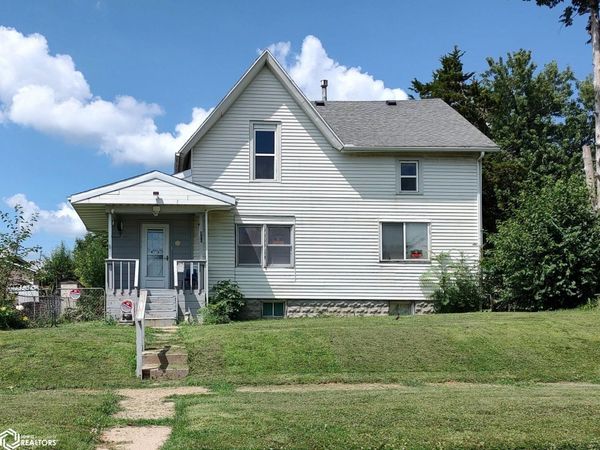 504 E Linn Street, Marshalltown, IA 50158