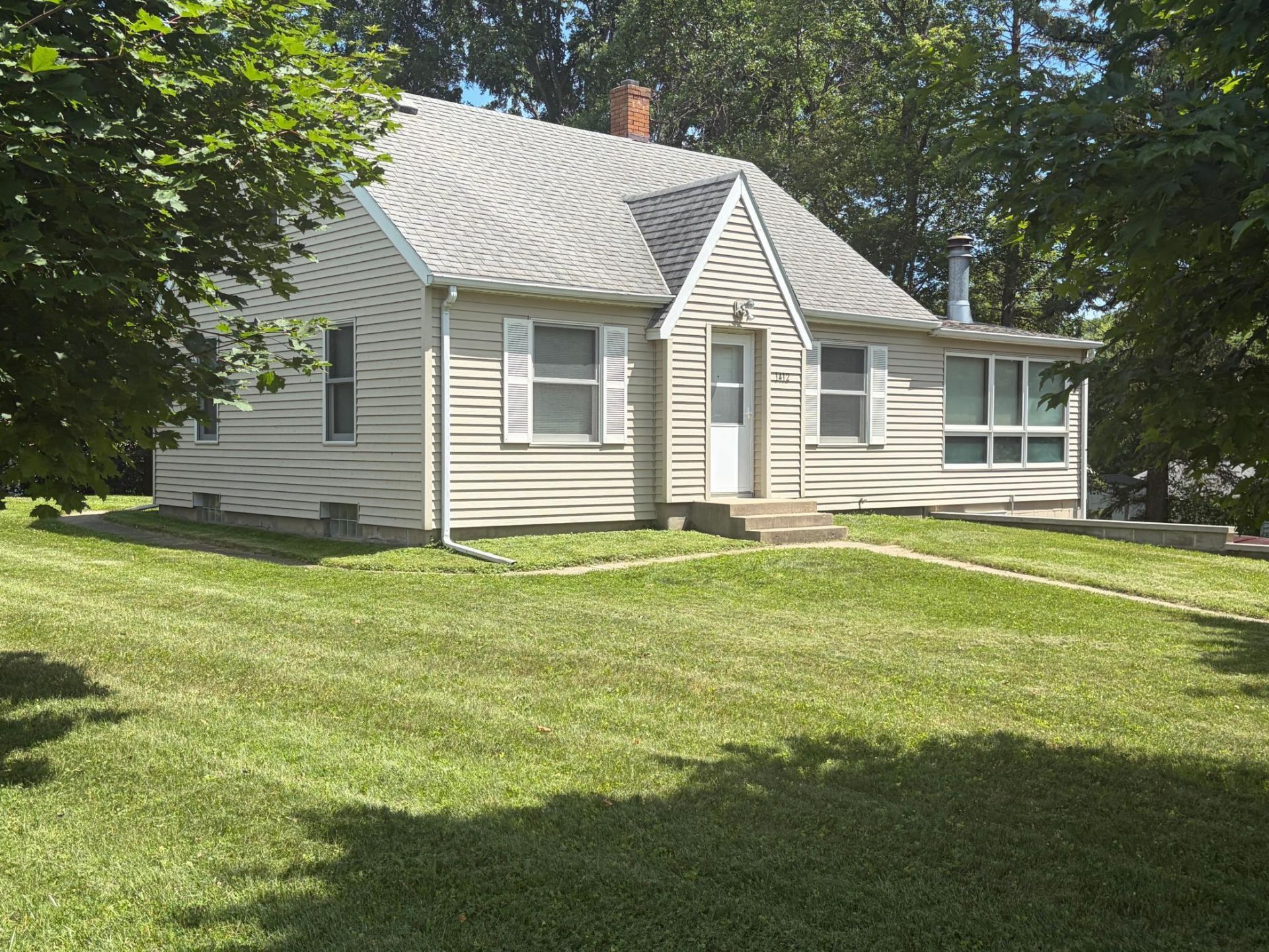 1412 Highway 71 NE, Willmar, MN 56201
