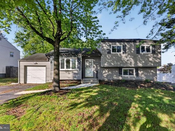 1976 ARENA DRIVE, HAMILTON, NJ 08610
