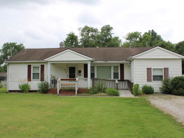 615 N Indiana Avenue , Salem, IL 62881