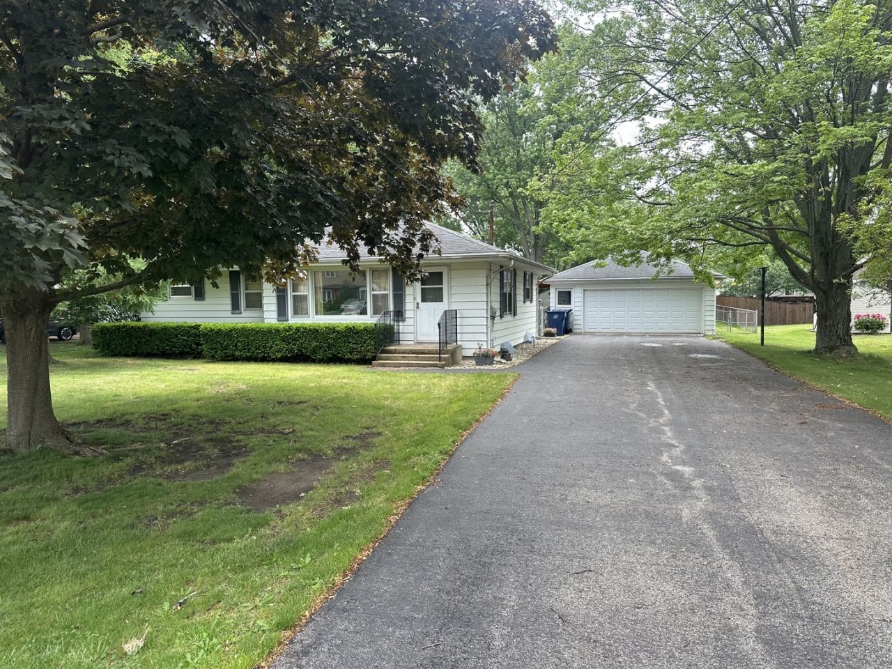 3675 Woodlawn Avenue , Gurnee, IL 60031 Main Photo