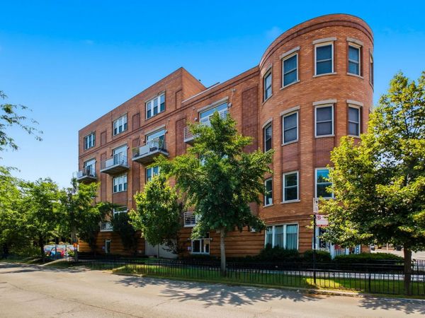 645 W Surf Street , Unit A4, Chicago, IL 60657