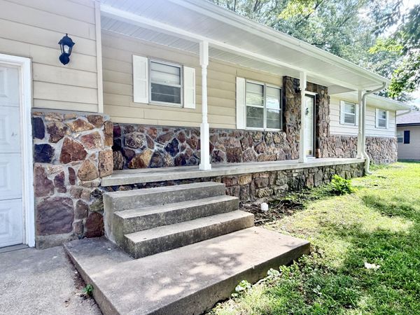 523 Joy Street , Neosho, MO 64850
