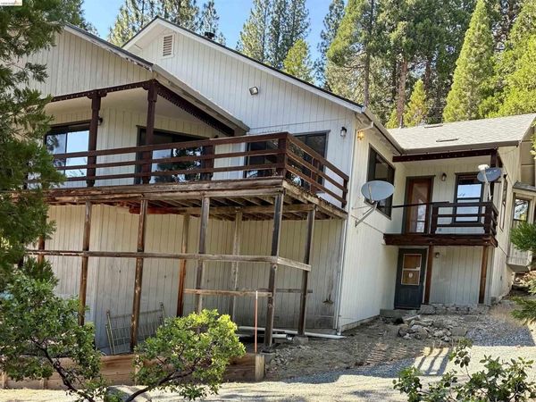 28484 Georges Dr, Pinecrest, CA 95364