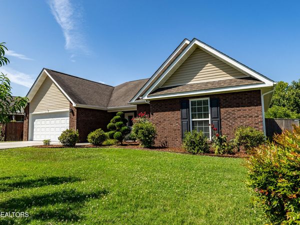 1131 Cherbourg Drive, Maryville, TN 37801