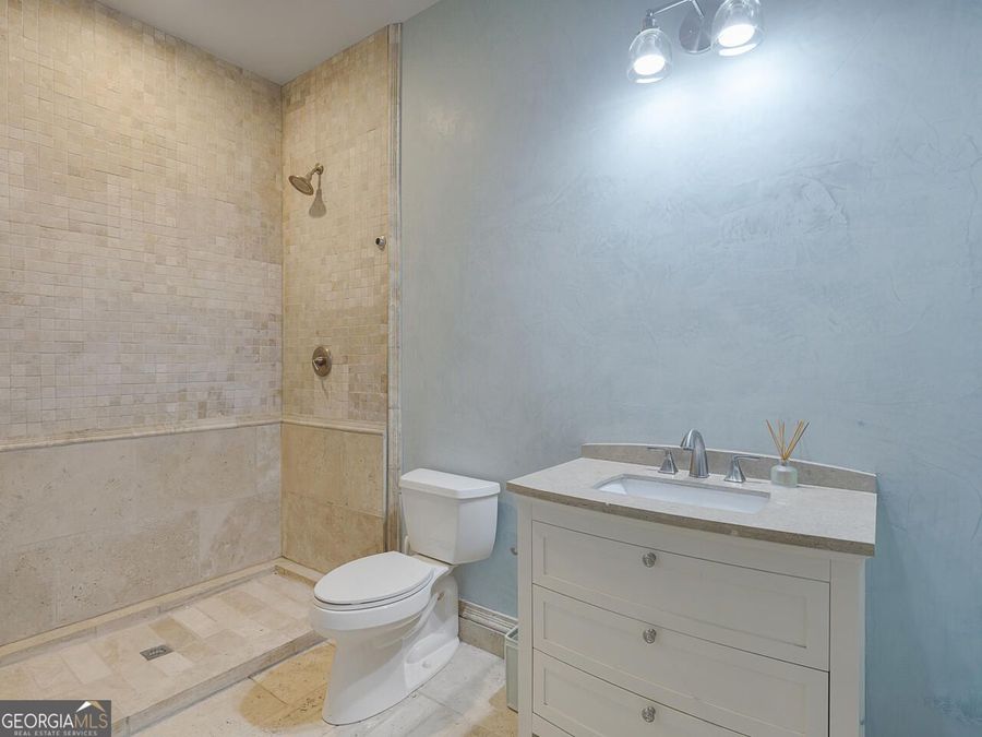 Property Image 100
