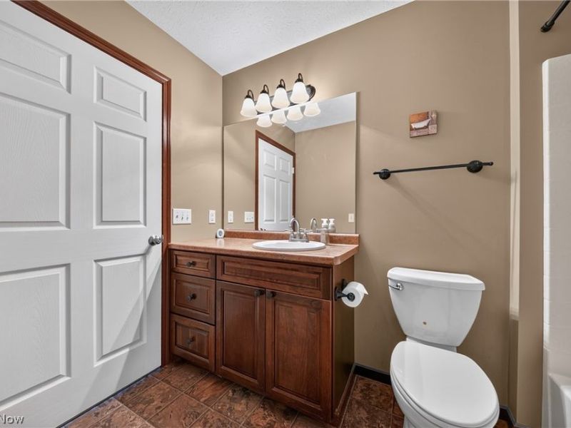 412 Brittany Lane, Jefferson, OH 44047 Photo 16