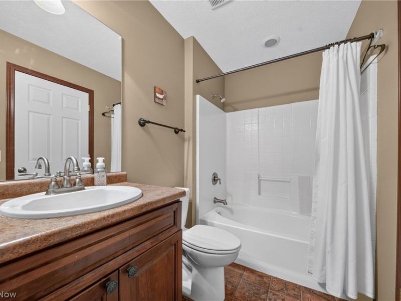 412 Brittany Lane, Jefferson, OH 44047 Photo 17