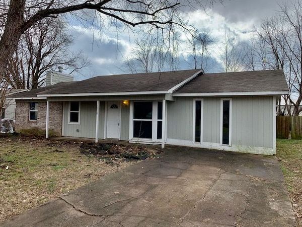 1018 W Granite Street , Siloam Springs, AR 72761