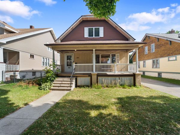 2910 W Mitchell St, Milwaukee, WI 53215