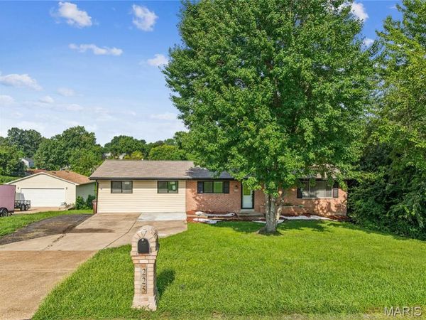 225 Day Drive, Ferguson, MO 63135