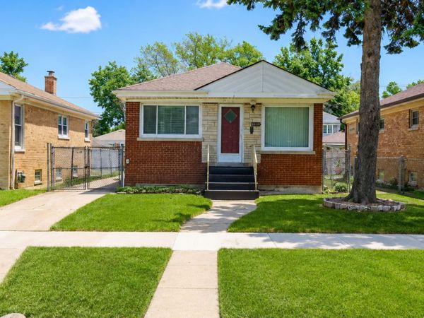 1039 Eastern Avenue , Bellwood, IL 60104