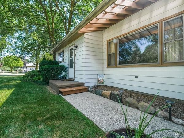 9175 Bernice Drive, Hamburg Twp, MI 48169