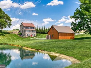 2415 CLEARVIEW LANE, SPRING GROVE, PA 17362
