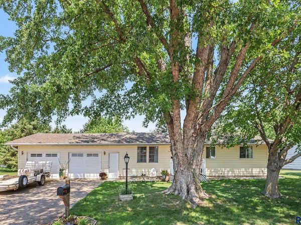 208 E Short St, Beresford, SD 57004