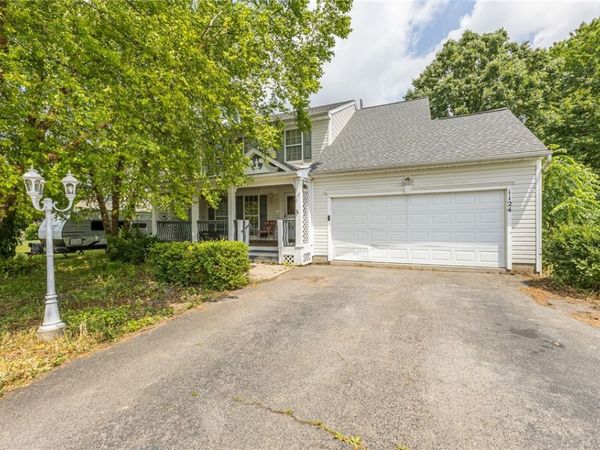 1124 Belmont Drive , Farmington, NY 14425