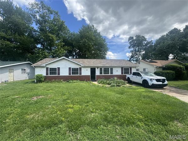 6116 Old Collinsville Road , Fairview Heights, IL 62208