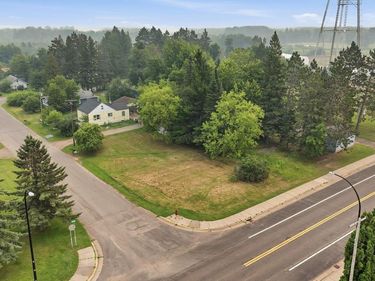 3934, 3936 Main Street, Kettle River, MN 55757