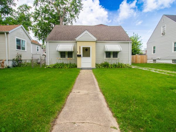 18342 Wildwood Avenue , Lansing, IL 60438