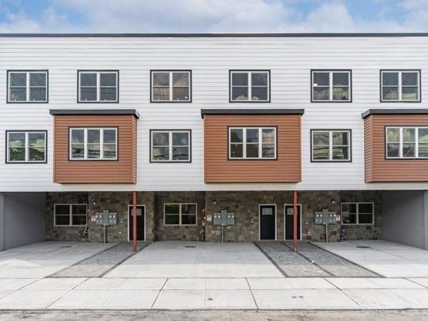 643 S 10th St, Newark, NJ 07108