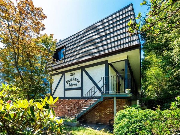210 Douglas St, Unit #4, Victoria, BC V8V 2P2